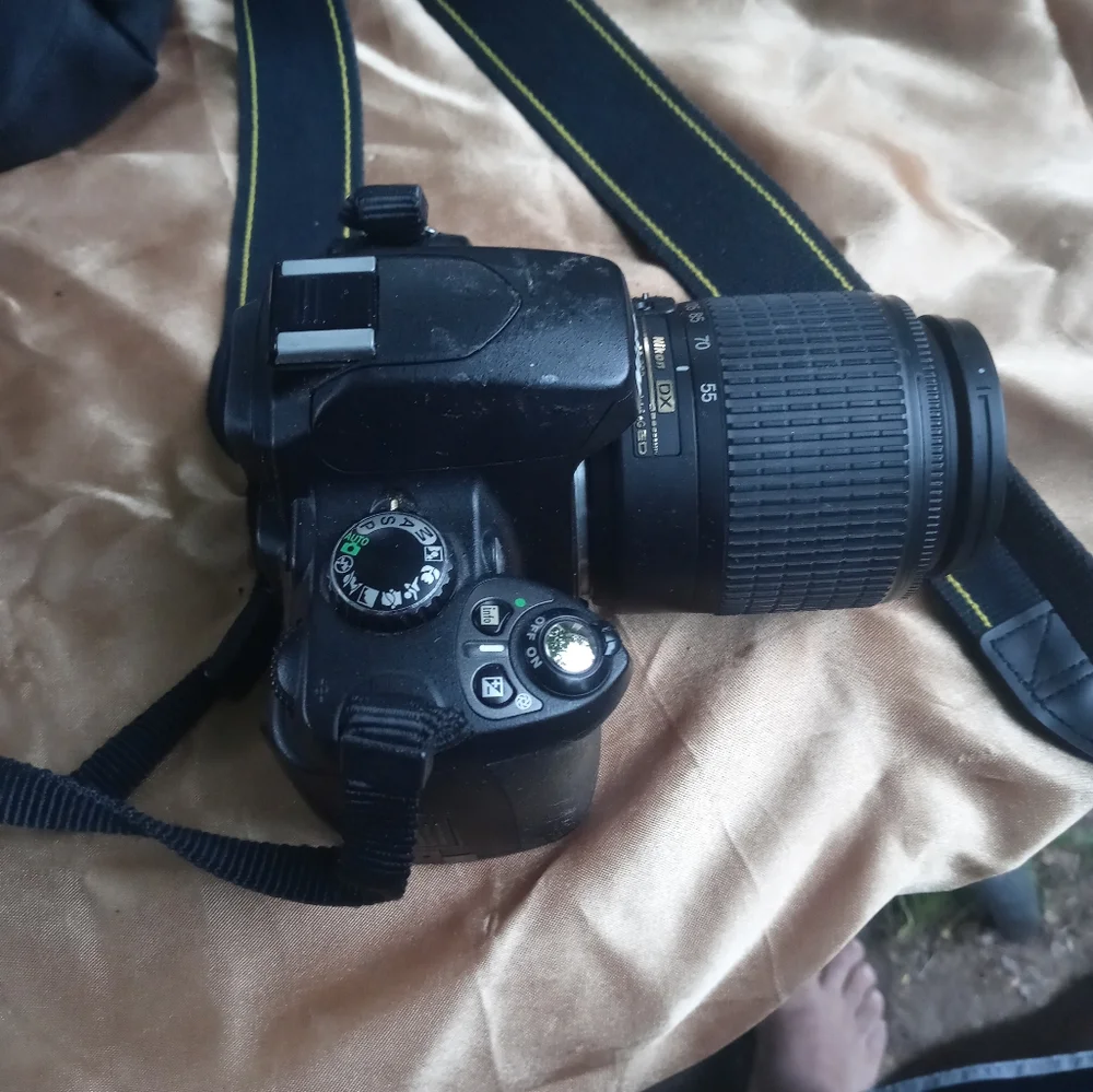 Nikon D40 camera with lense and carry bag